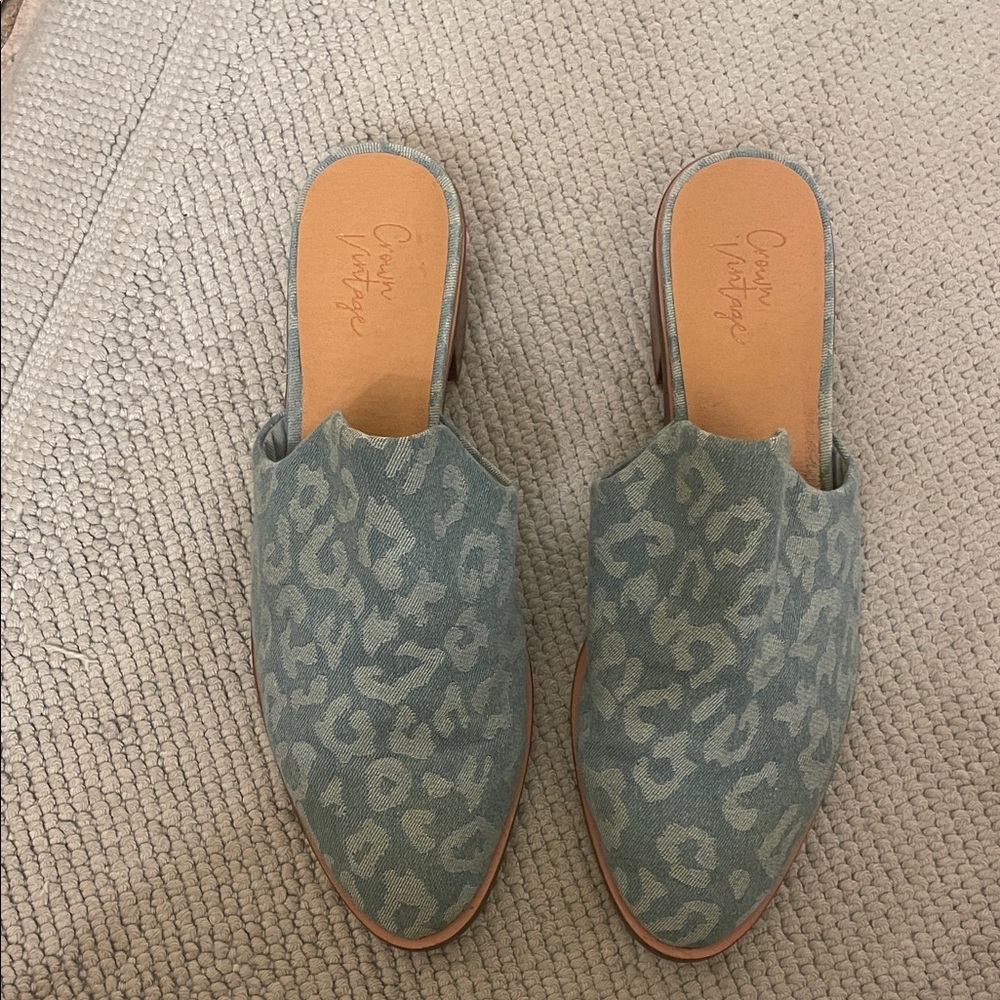 Blue Mules cowgirl